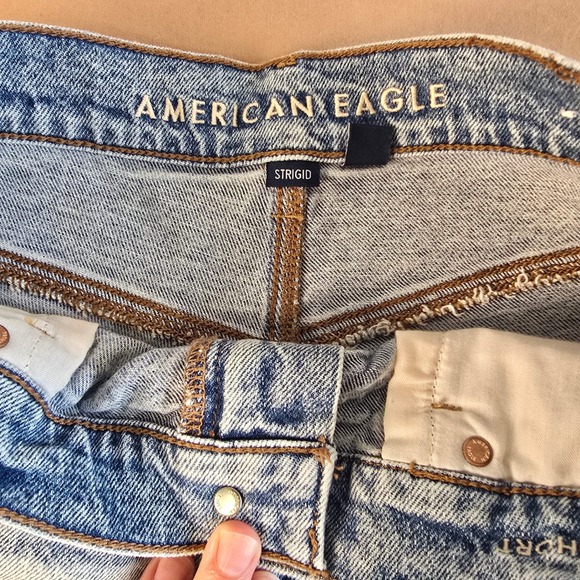 American Eagle Strigid High Rise Distressed Denim Shorts Light Wash Blue Size 6 - Picture 6 of 16